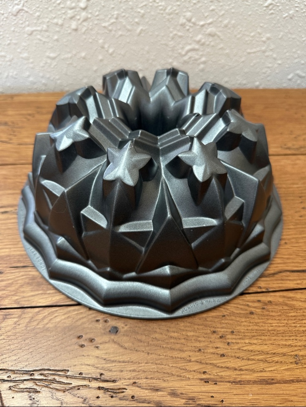 Nordic Ware American Star Bundt Pan - Picture 2 of 8